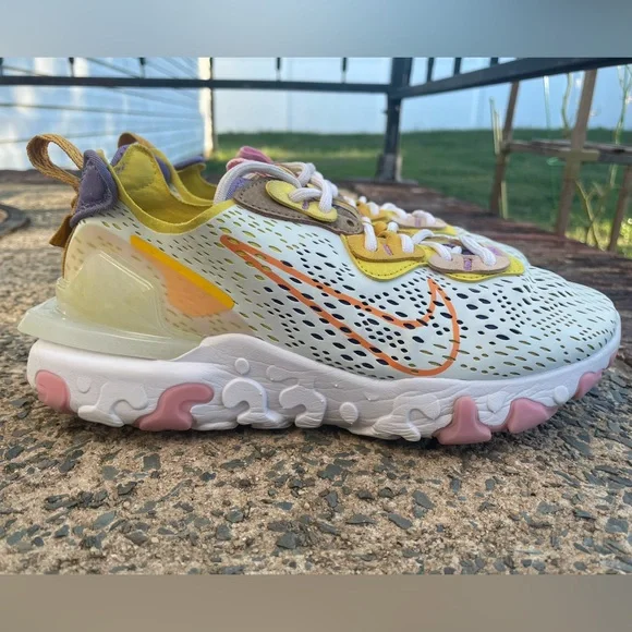 Women’s Nike React Vision Pure Platinum Workout Sneakers - Picture 4 of 9